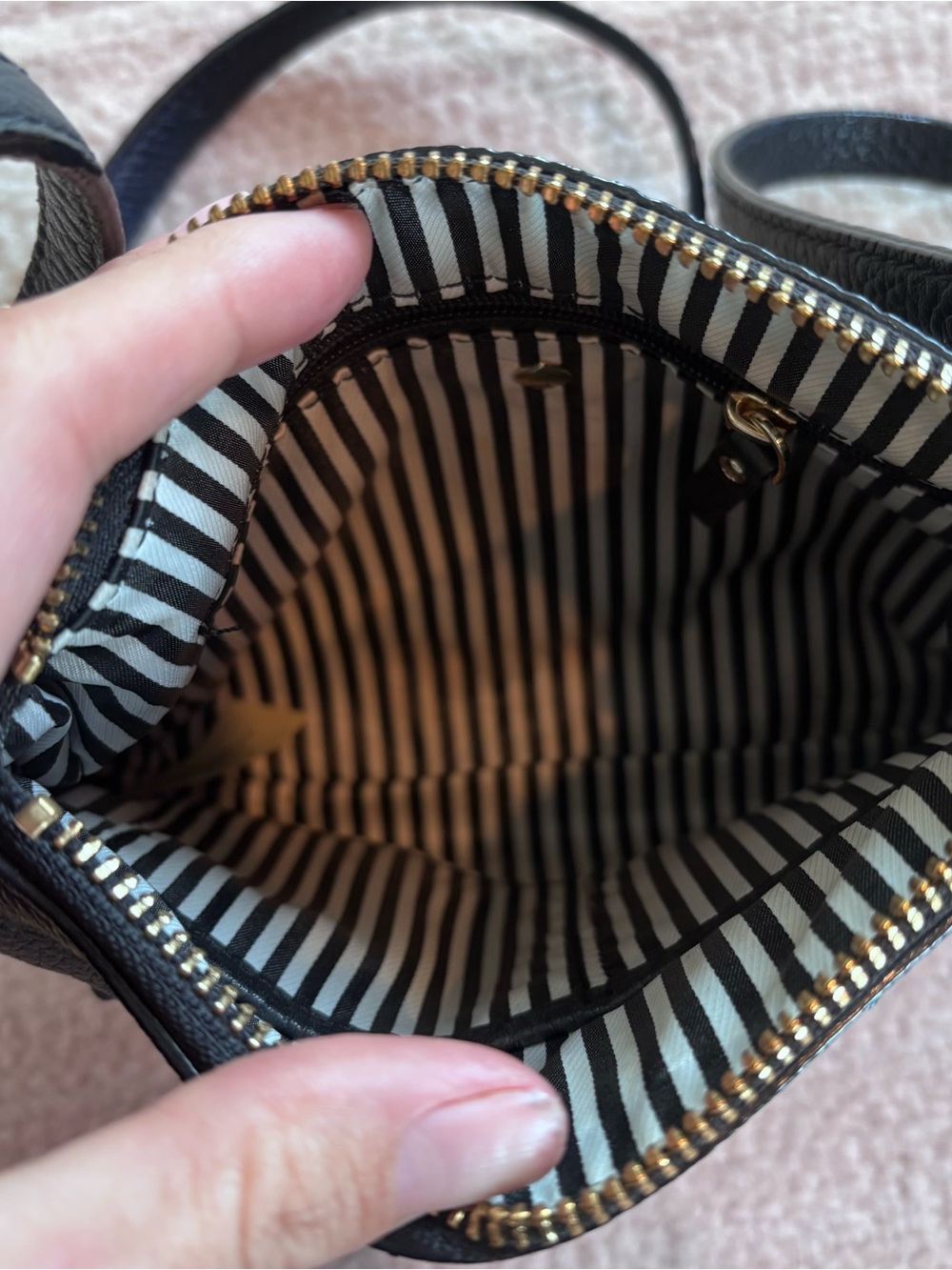 kate spade black pebbled leather crossbody with gold hardware - Picture 6 of 9